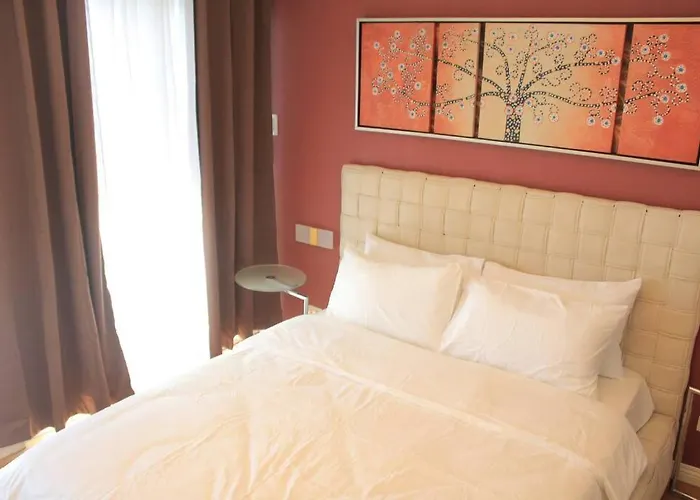 A2j Bgc Luxury 1br Near Burgos Circle & Mall *